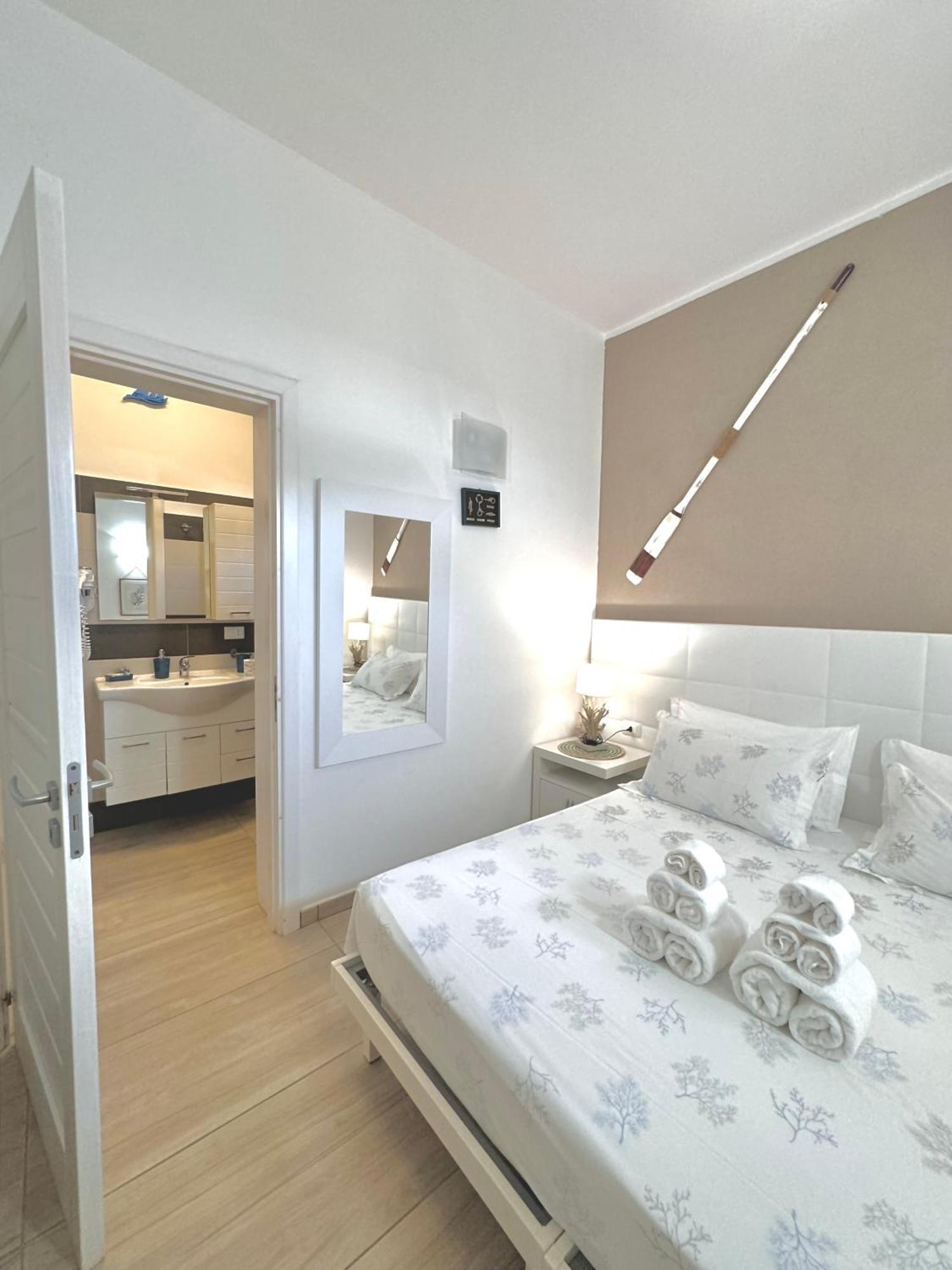 Aquarama Rooms & Apartments Torre Squillace Exterior photo